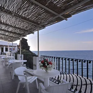 https://villaggio-stromboli.sicilyhotelsitaly.net